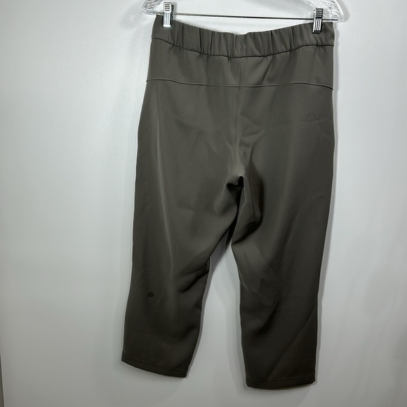 Lululemon Women’s Grey Crop Pants size 8 - Picture 5 of 8